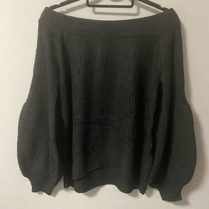 NWT Miracle sweater on/off shoulder with ballon sleeves in black. Size M/L